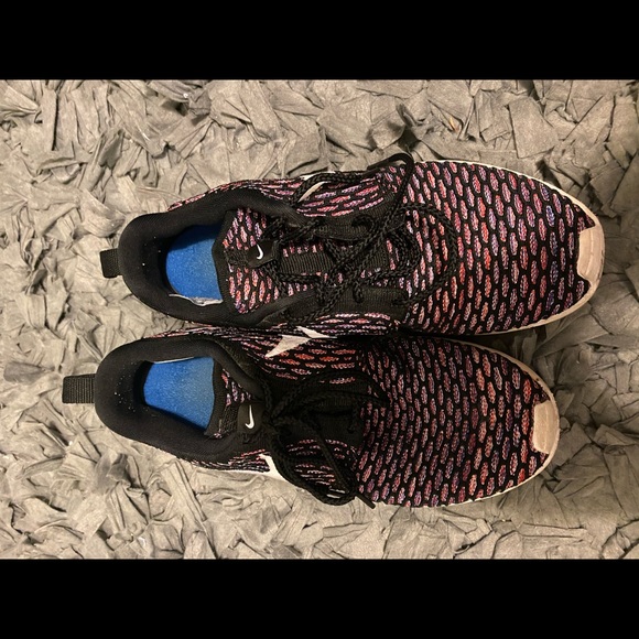 Nike Roshes - Picture 3 of 3